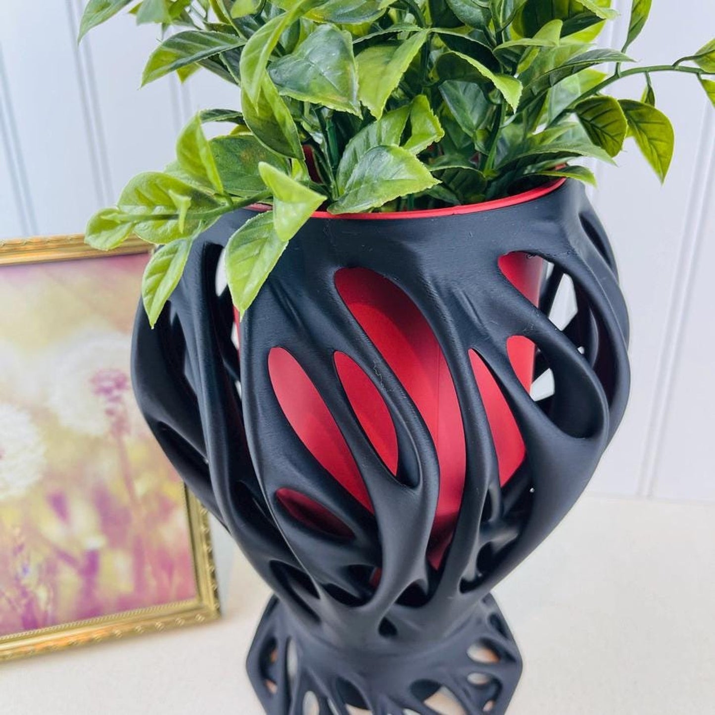 Mantis Planter Po:Indoor Flower Pot, Tabletop Planter, Tangled Design