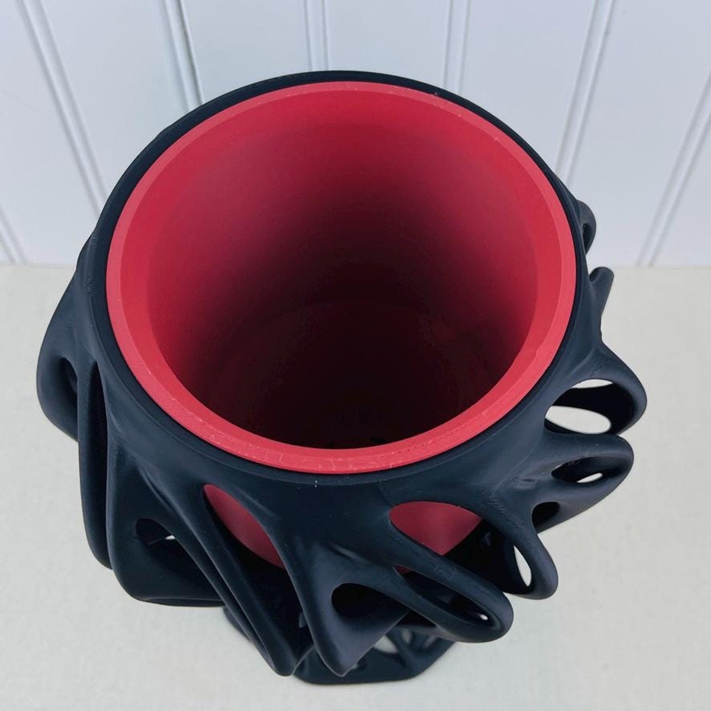 Mantis Planter Po:Indoor Flower Pot, Tabletop Planter, Tangled Design