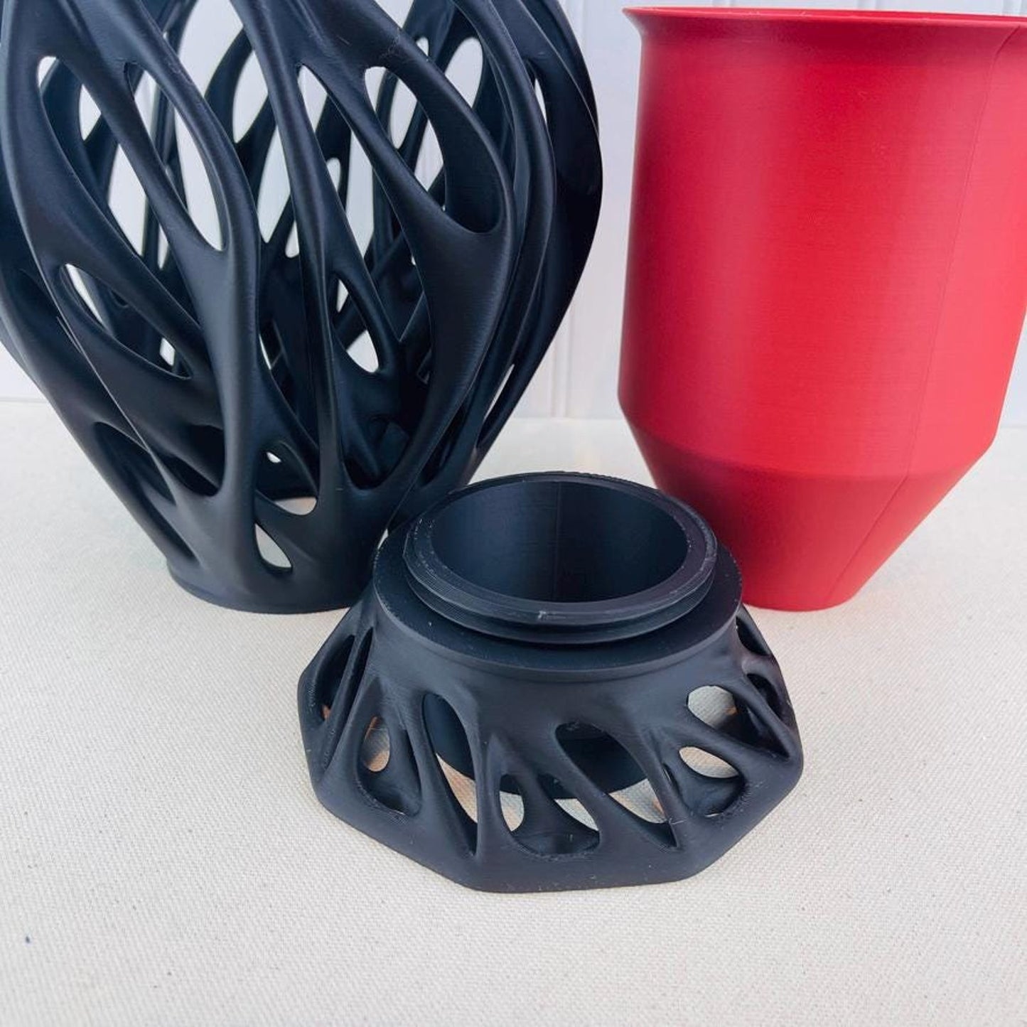 Mantis Planter Po:Indoor Flower Pot, Tabletop Planter, Tangled Design