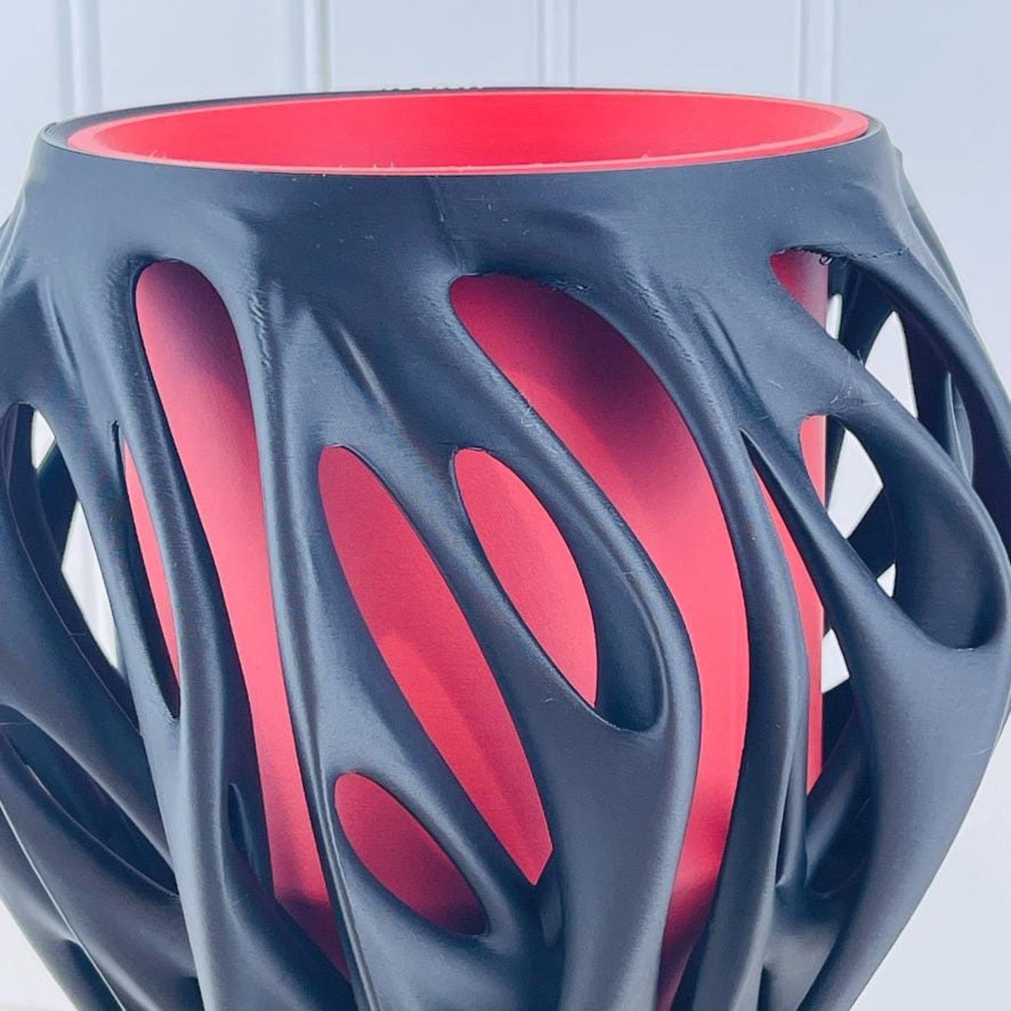 Mantis Planter Po:Indoor Flower Pot, Tabletop Planter, Tangled Design