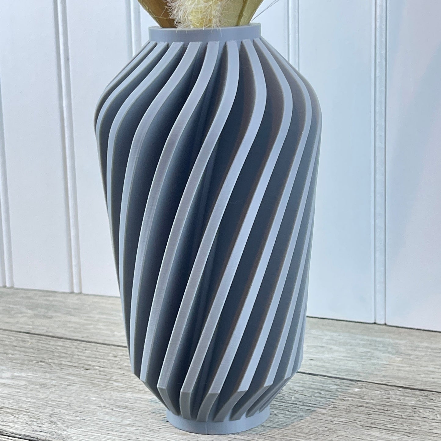 Modern Swirl Vase,  The Travix Vase, Flower Vase, Dried Flowers, Preserved Flowers, Modern Design, 7”