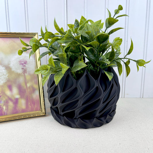 Twisted Planter Pot, Small Indoor Flower Pot